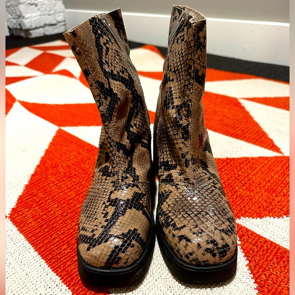 Topshop Tyra leather block heeled boot in Snake Size 7 - Picture 1 of 7